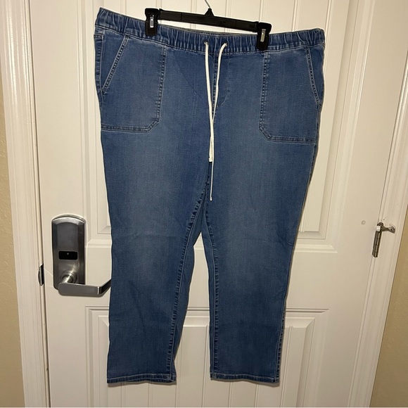 Torrid Crop Pull-On Mid-Rise Super Soft Boyfriend Jeans Size 3X - Picture 2 of 10